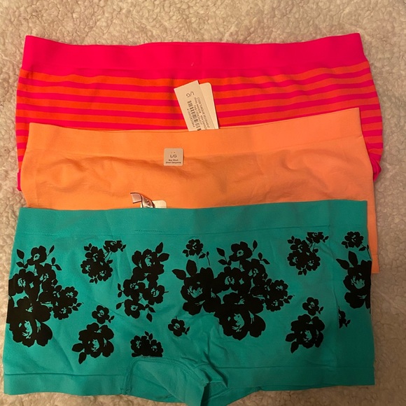 5 pairs of boy cut La Seza underwear. - Picture 3 of 3